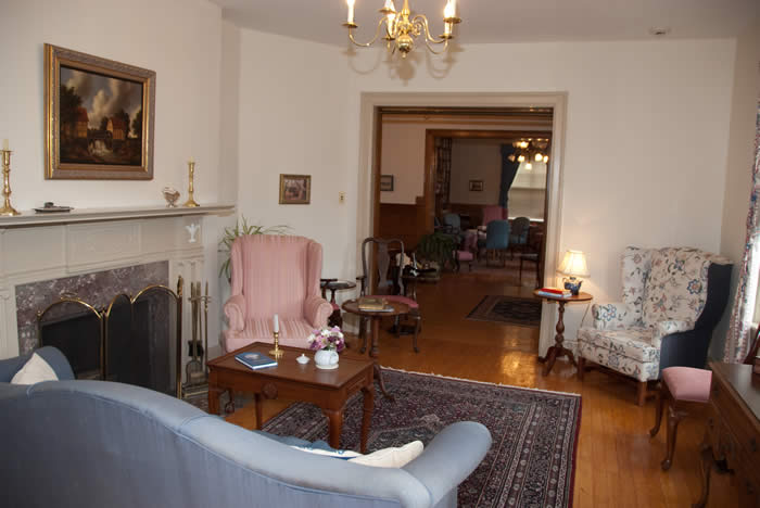 Governor's House parlor. Photo by www.orahmoore.net