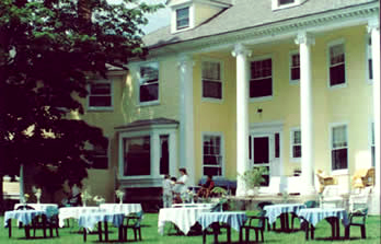  intimate wedding reception at Vermont inn with the Green Mounatins as a backdrop