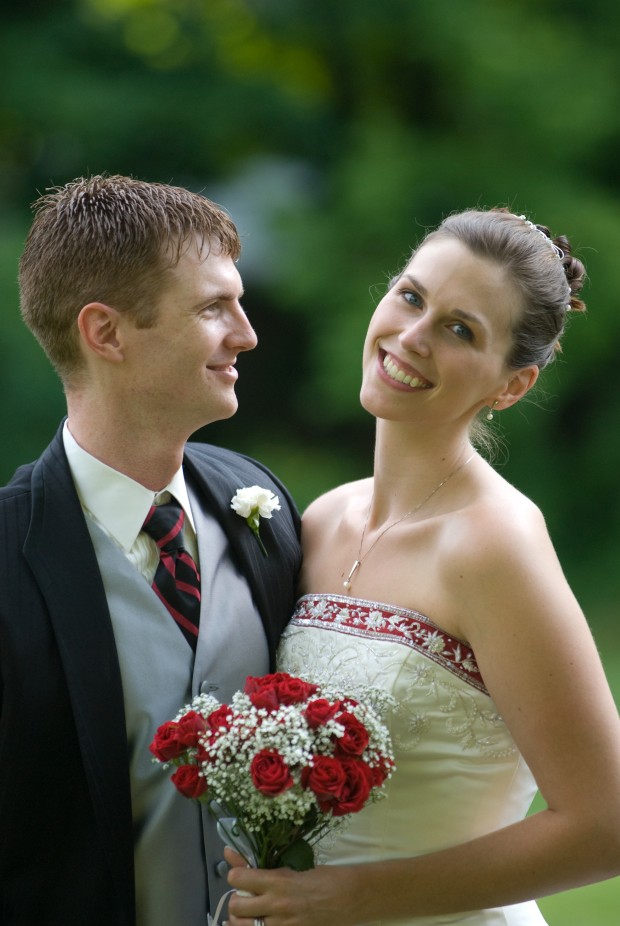 couple eloping at the Governor's House